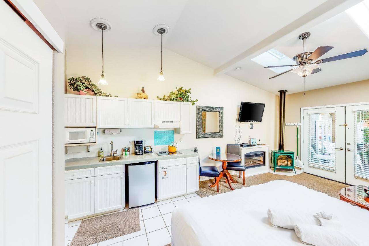 Sandals Inn | Spa Suite Cannon Beach Exterior foto